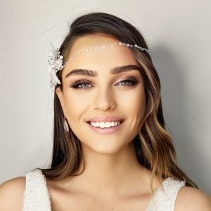 Beyaz Kristal ve Şeffaf Kristal İşlemeli Çiçek Desenli Saç Bandı